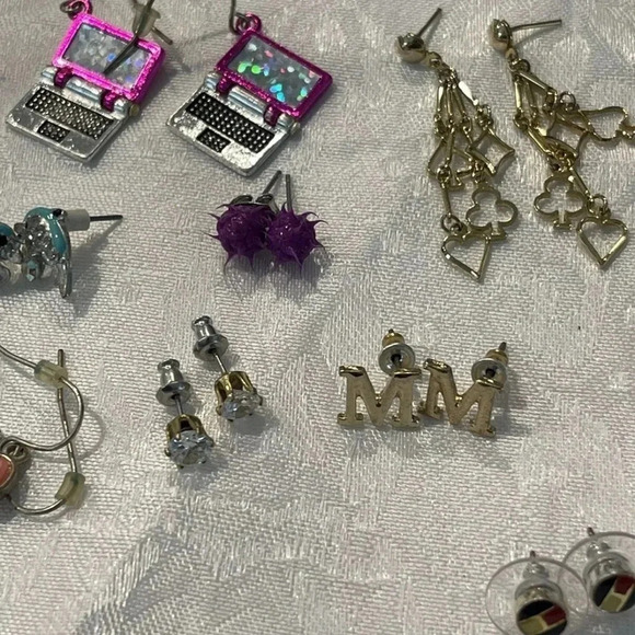 Fun earring lot for kids/women 31 pairs! Pierced earrings dangles studs fashion - Picture 6 of 10